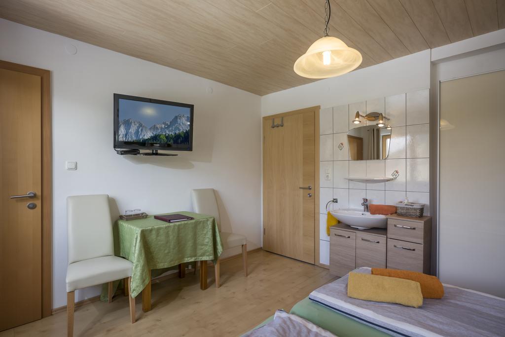 Haus Enzian Hotel Thiersee Exterior photo